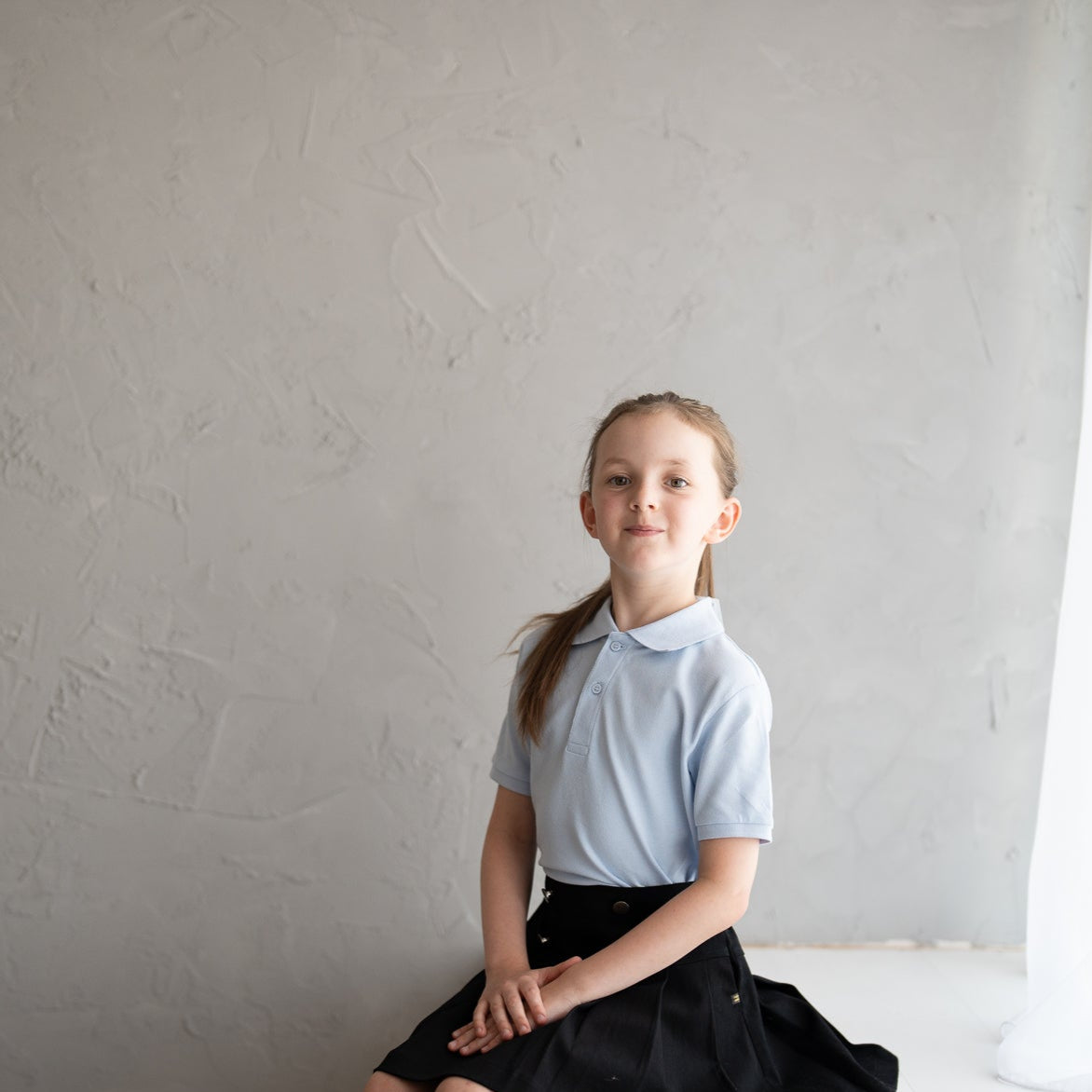 Girl's pleated school skirt with buttons, Black