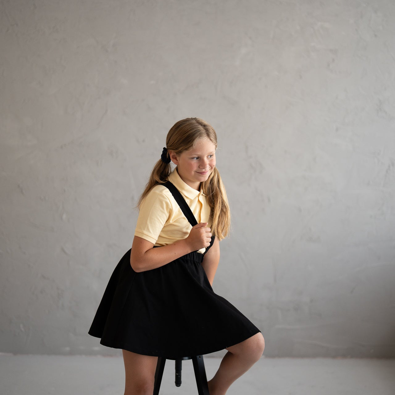 Girl's skirt with removable suspendors