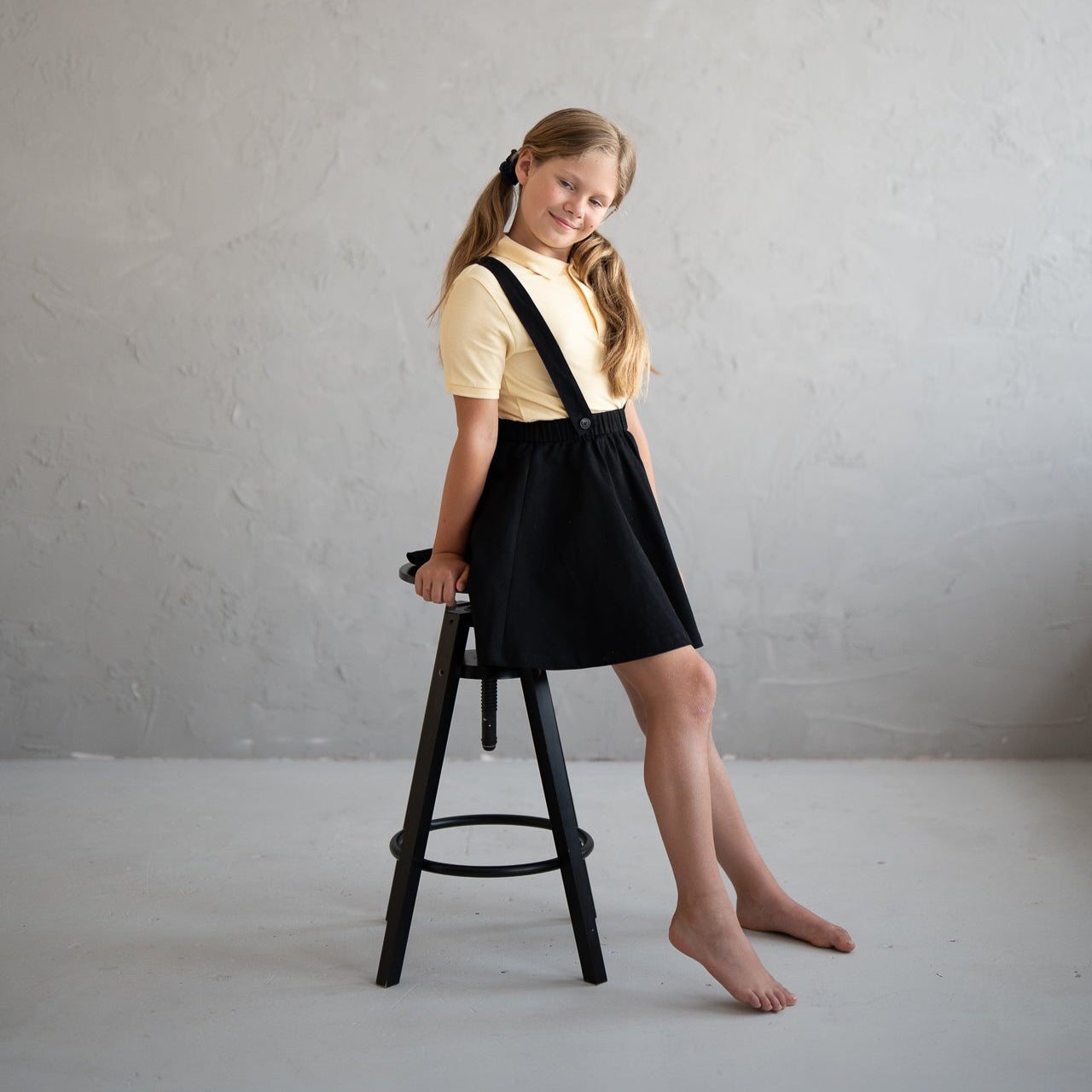 Girl's skirt with removable suspendors