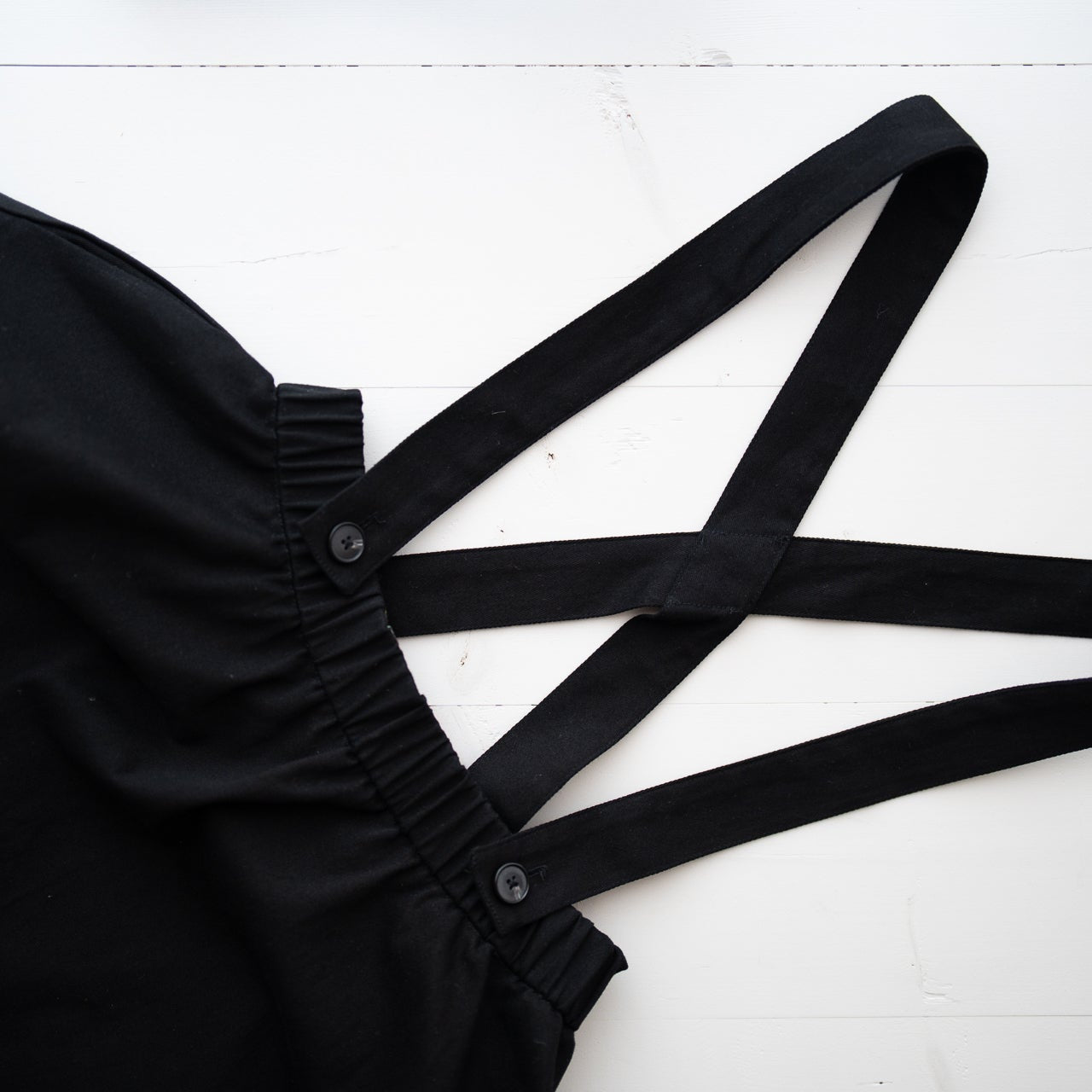 Girl's skirt with removable suspendors